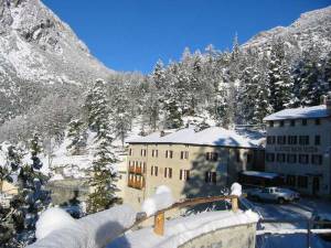 Xtrallusion photo library of independent, self-guided walking and sightseeing holidays in Italy. Pictures, images, photos and photographs taken along the way of this 1-day walking itinerary, to give you a visual impression of the day's walk.